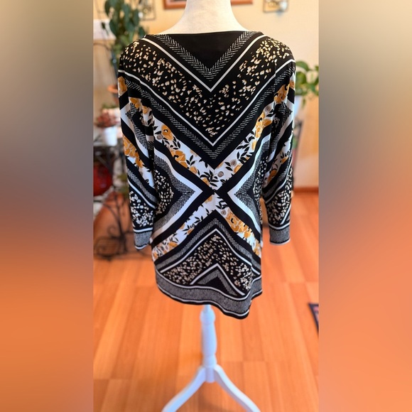 JM Collection Floral Chain Poly Span Tunic Top Black White Gold Toggles Med - Picture 3 of 15
